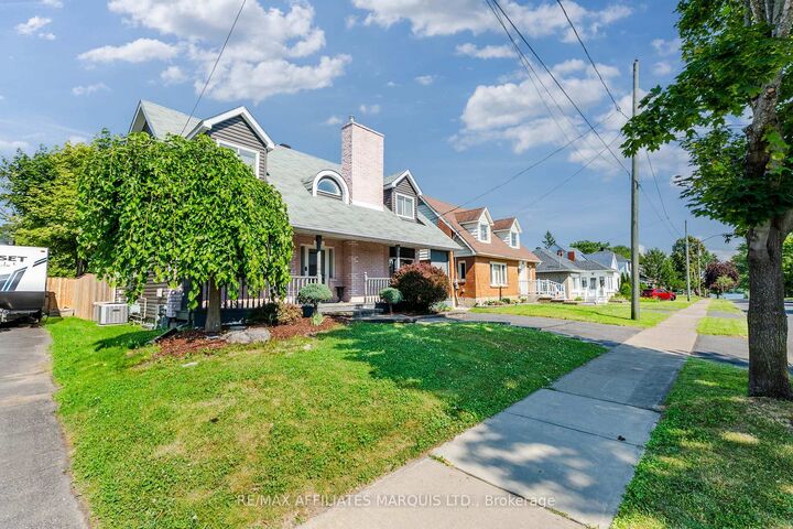 Property Photo:  38 Bryden Avenue  ON K6H 5M5 