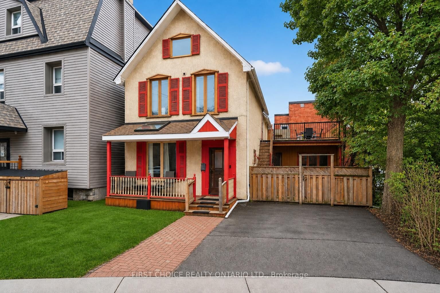 Property Photo:  34 Gilmour Street  ON K2P 0N3 