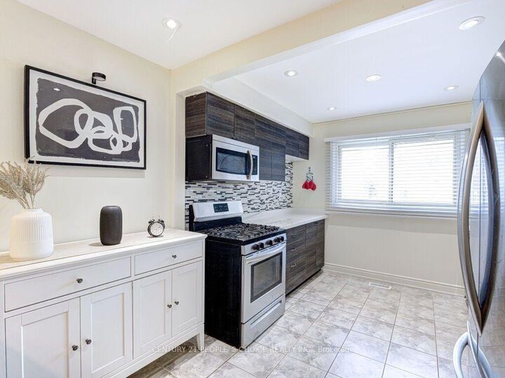 Property Photo:  85 Albright Road 13  ON L8K 6H1 