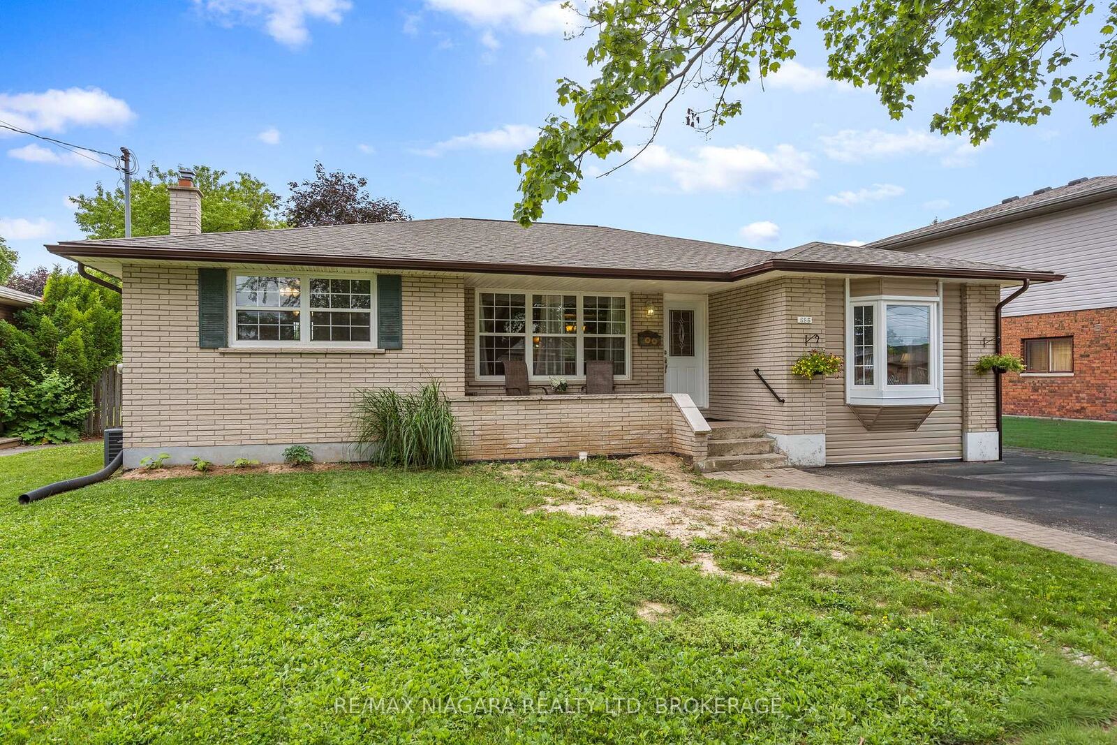 Property Photo:  696 Clare Avenue  ON L3C 3C1 
