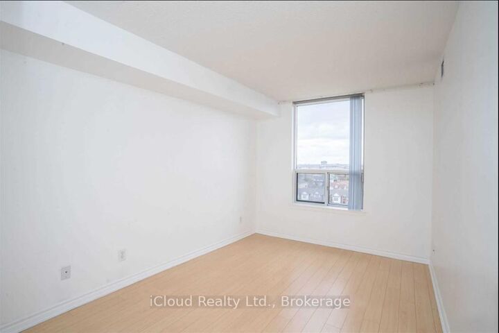 Property Photo:  135 Hillcrest Avenue 906  ON L5B 4B1 