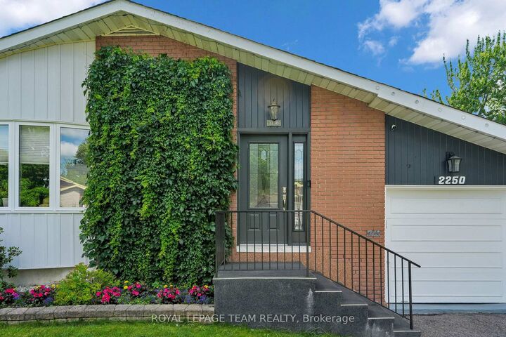 Property Photo:  2250 Urbandale Drive  ON K1G 3G6 