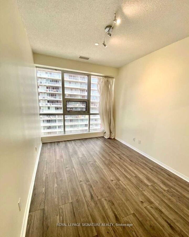 Property Photo: 393 King Street 903 ON M5V 3G8