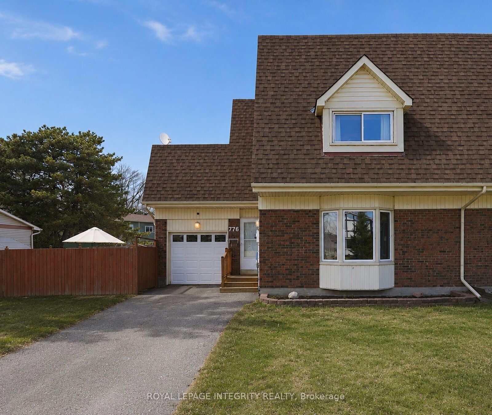 Property Photo:  776 Vinette Crescent  ON K1E 1W9 