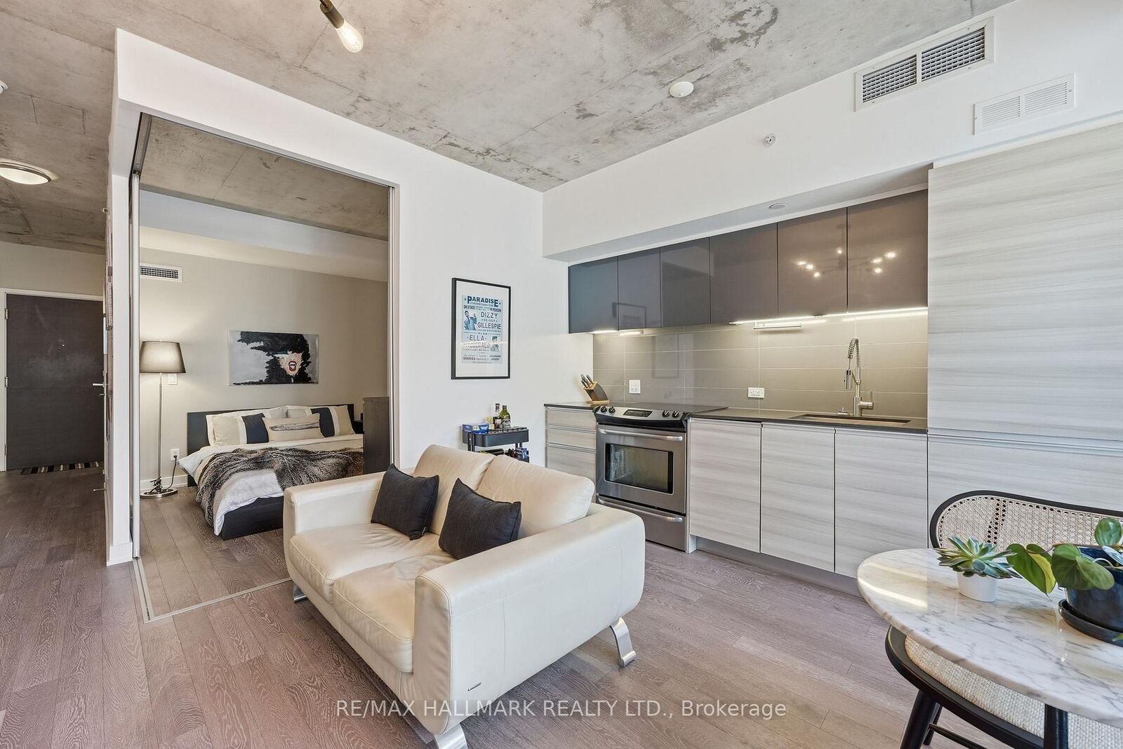 Property Photo:  1190 Dundas Street E 323  ON M4M 0C5 