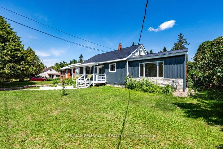 Property Photo:  32560 Highway Highway  ON K0J 1P0 