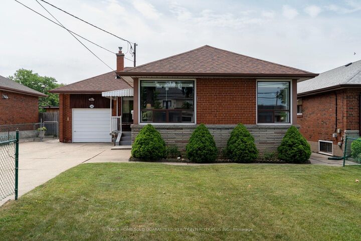Property Photo:  549 Rustic Road  ON M6L 1X8 