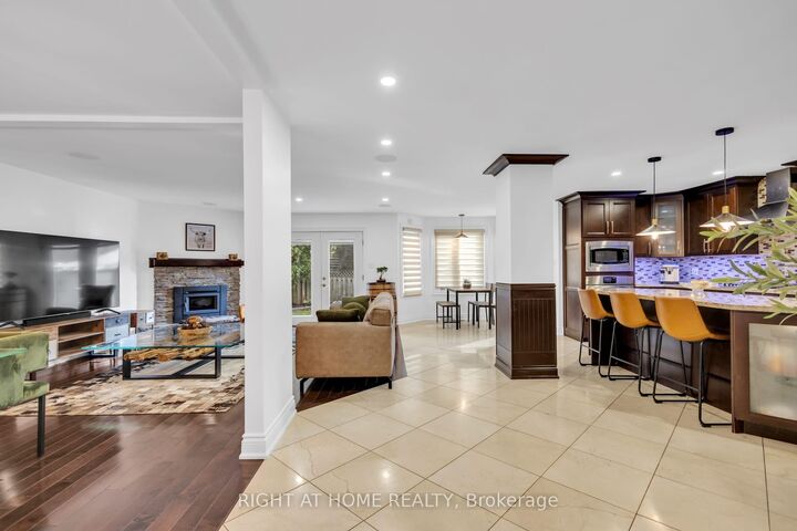 Property Photo: 4345 Romfield Crescent ON L5M 4L4