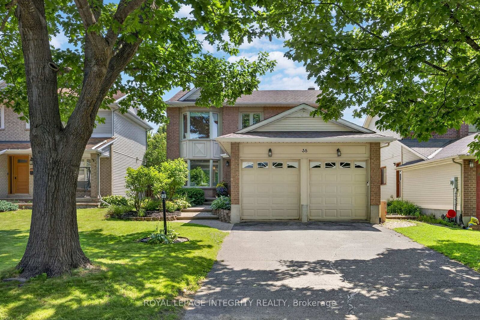 Property Photo: 38 Pebble Creek Crescent ON K2M 2L4