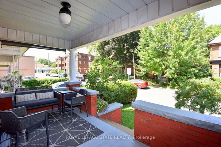 Property Photo:  20 Fairholt Road N  ON L8M 2T1 