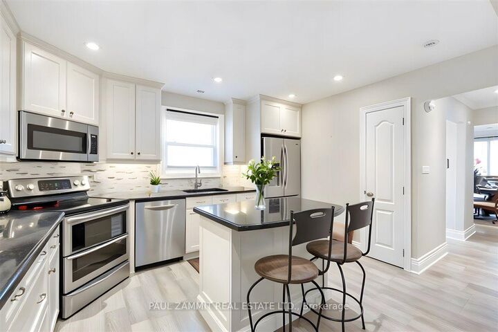 Property Photo:  210 Bayview Fairways Drive  ON L3T 2Z3 