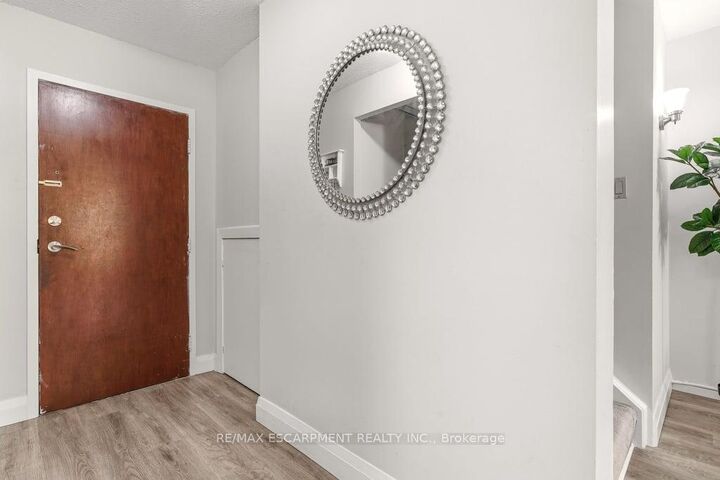 Property Photo: 1066 Falgarwood Drive 154 ON L6H 2P3