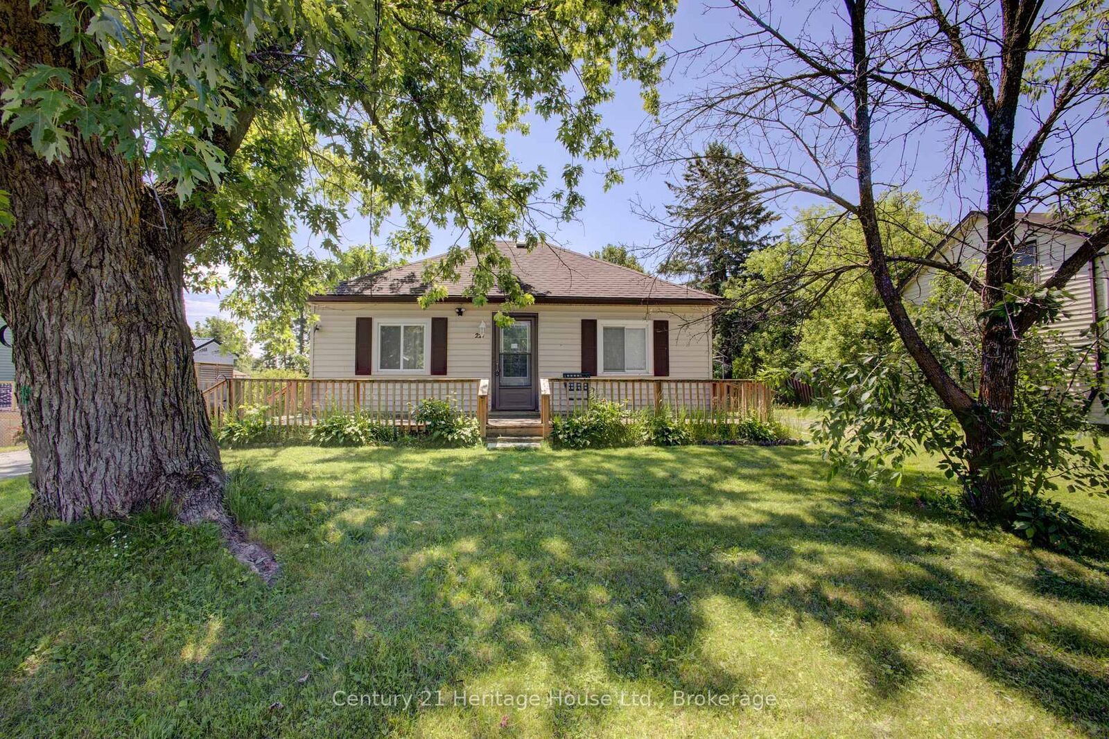 Property Photo:  221 Park Street W  ON N0G 1R0 