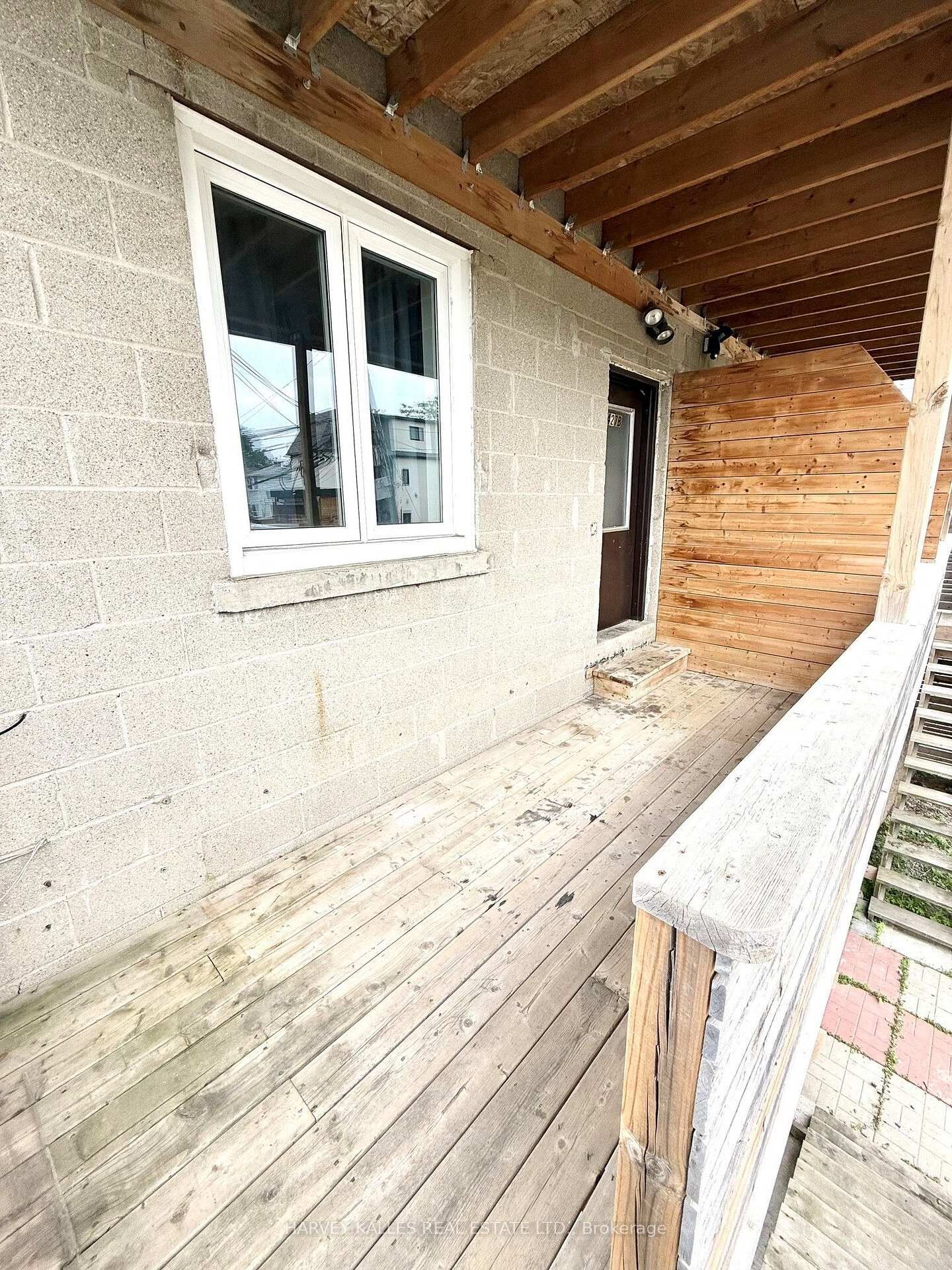 Photo de la propriété:  427 Vaughan Road 1  ON M6C 2P1 