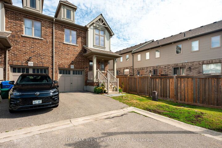 Property Photo:  124 Parkinson Crescent 70  ON L9W 6X3 