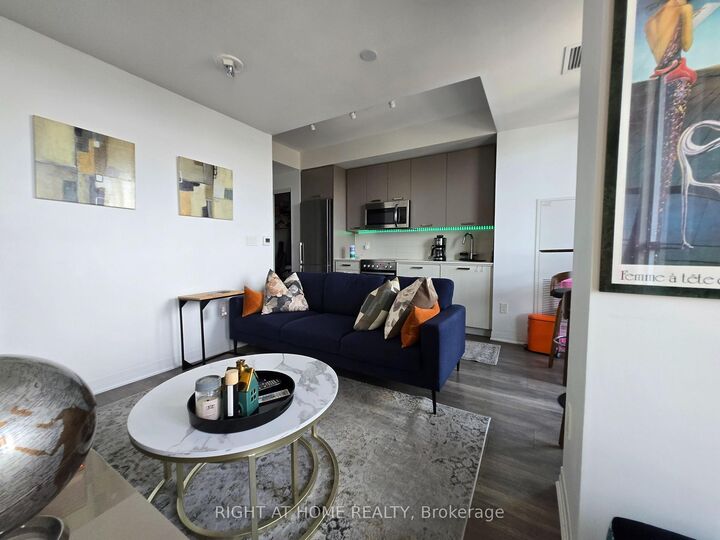 Property Photo:  2301 Danforth Avenue 715  ON M4C 0A7 