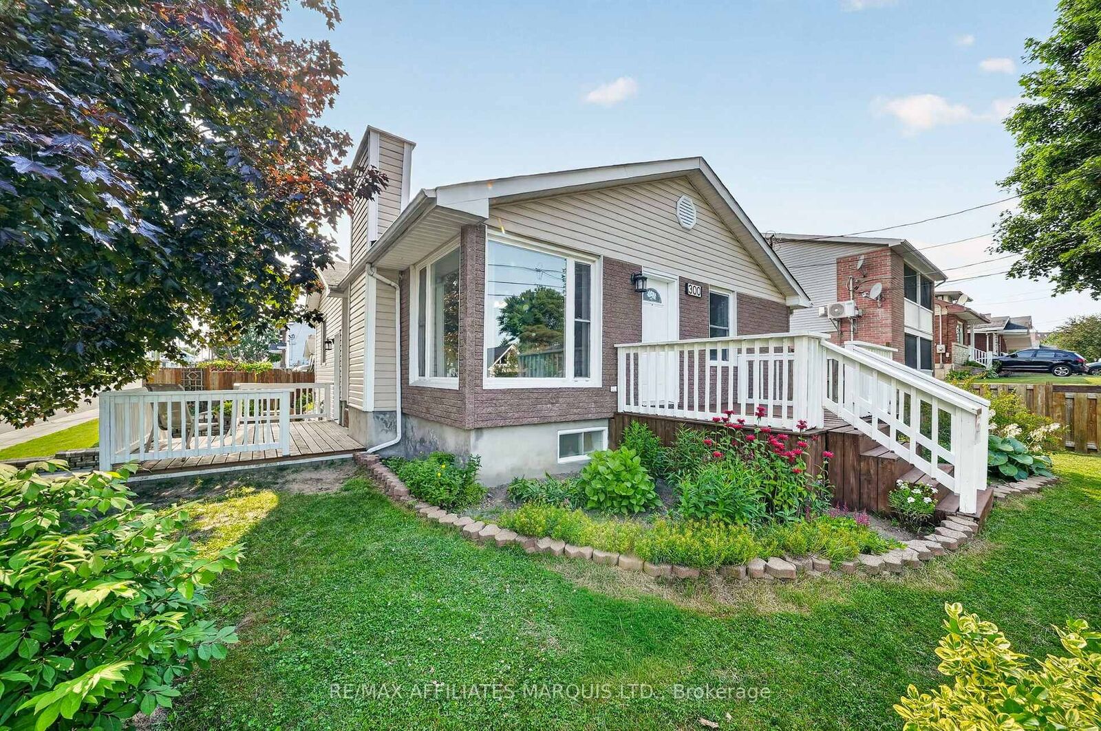 Property Photo: 300 Gardner Avenue ON K6H 5H8