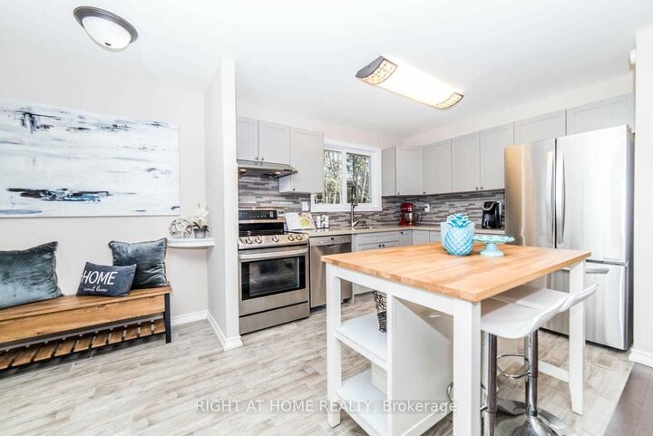 Property Photo: 823 Sanok Drive Main ON L1W 2R1