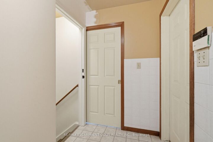 Property Photo:  603 Bunting Road Lower  ON L2M 2Z9 