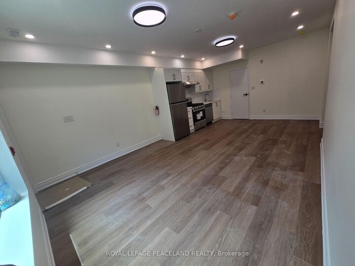 Property Photo:  556 Spadina Crescent Laneway Hse Lwr  ON M5S 2J9 