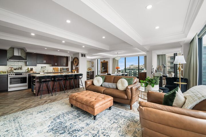 2045 Lake Shore Boulevard W 1407 — photo 1