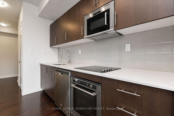Property Photo: 460 Adelaide Street E 1706 ON M5A 0E7