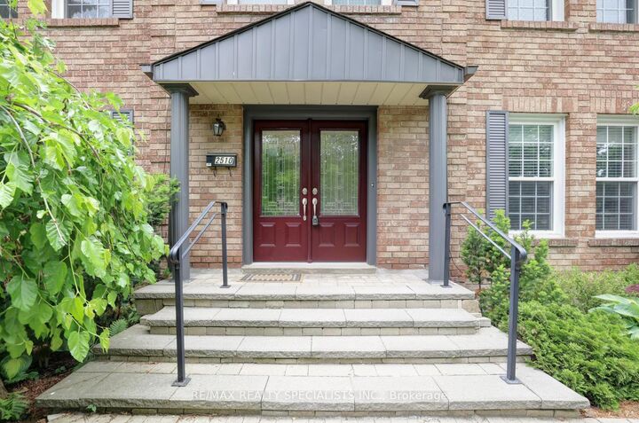 Property Photo:  2510 Maid Marian Place  ON L5K 2L9 
