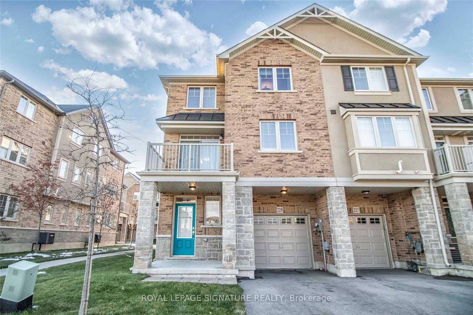Property Photo:  225 Westbank Trail  ON L8J 0H4 
