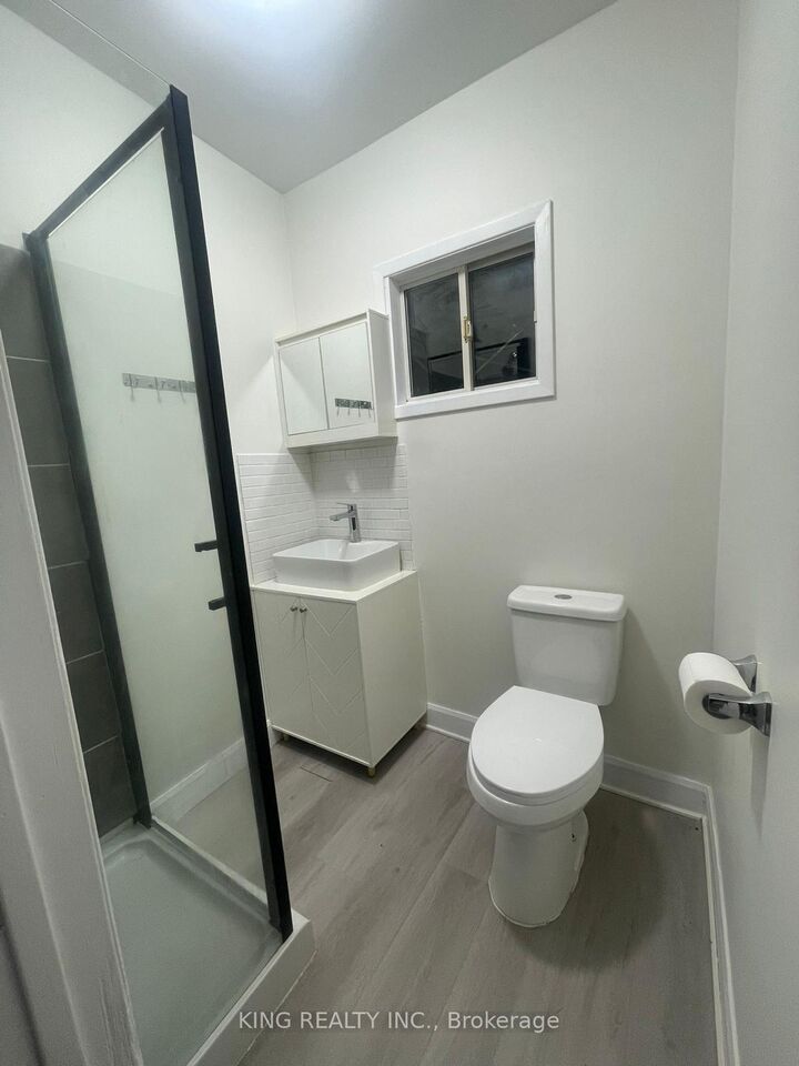 Property Photo:  137 Wellington Street  ON N6B 2K7 