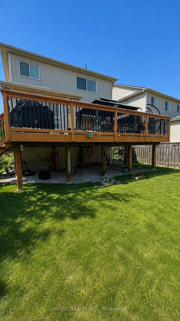 Property Photo:  252 Berry Street  ON L9V 3E1 
