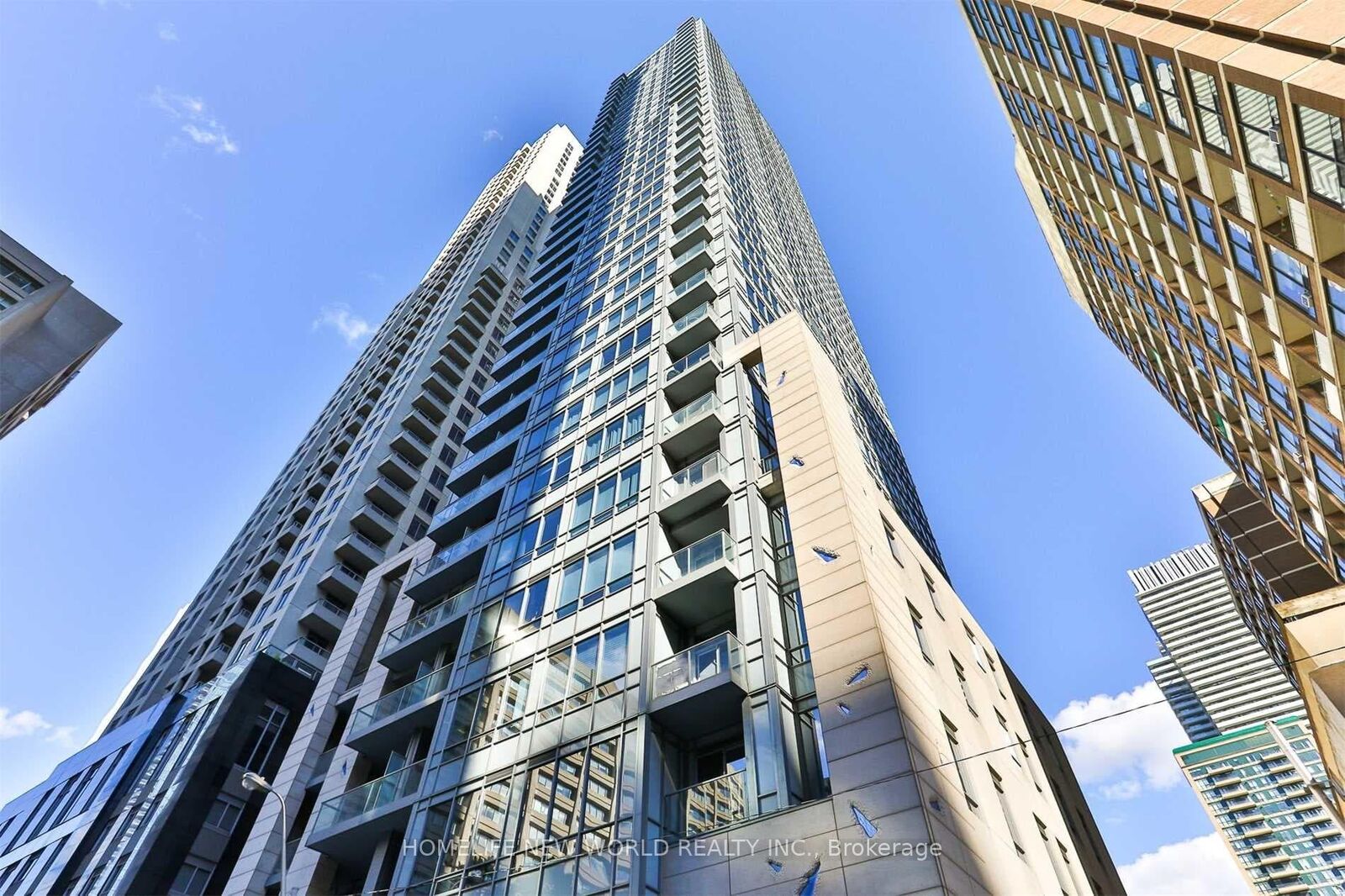Property Photo: 21 Balmuto Street 605 ON M4Y 1W4