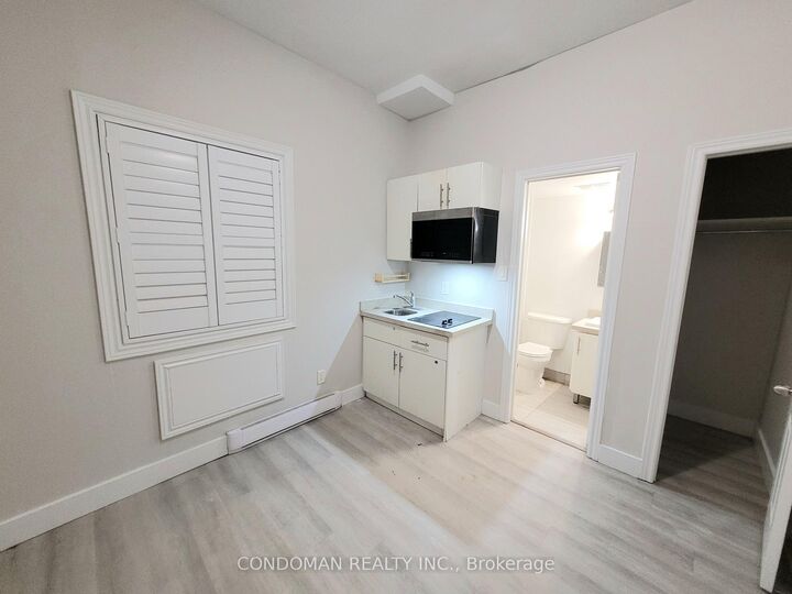 Photo de la propriété:  1371 King Street W 204  ON M6K 1H4 