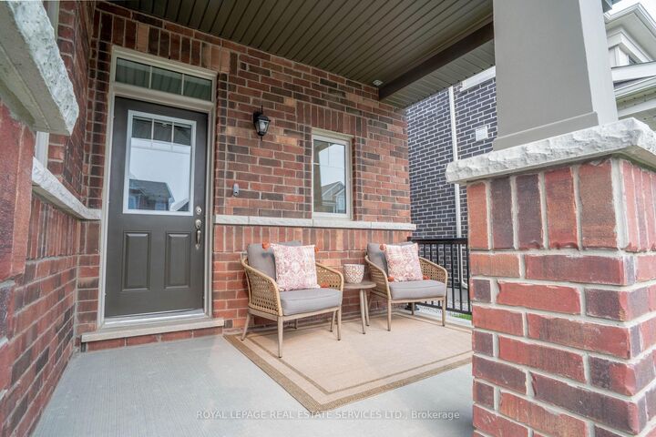 Property Photo:  84 Barkerville Drive  ON L1P 0L8 