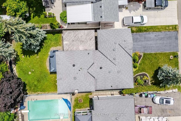 Property Photo:  33 Grassmere Crescent  ON L6S 1C9 