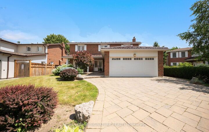 Property Photo: 1892 Beechknoll Avenue ON L4W 2G3