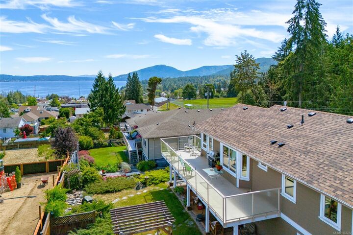 Property Photo:  1719 Robert St  BC V0R 1R0 