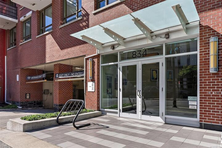 Property Photo: 834 Johnson St #404 BC V8W 1N3