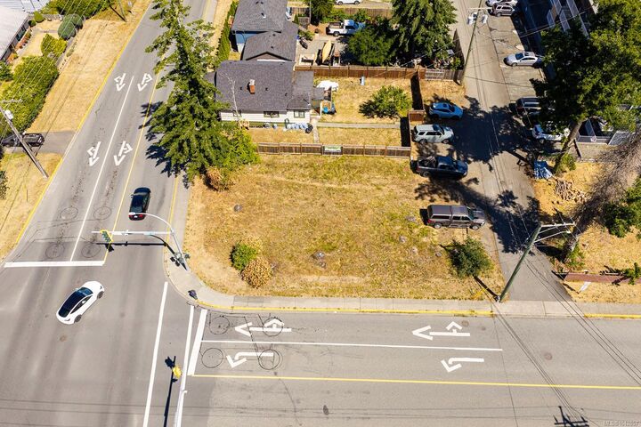 Property Photo: 901 Dogwood St BC V9W 2X6