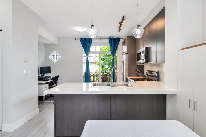 Property Photo: 19505 68A Avenue 121 BC V4N 6K3