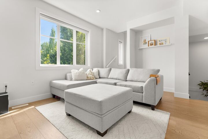 Property Photo:  5377 8A Avenue 10  BC V4M 0E2 