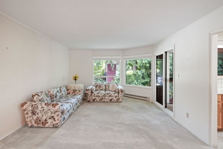 Property Photo: 1350 Vidal Street 405 BC V4B 5G6