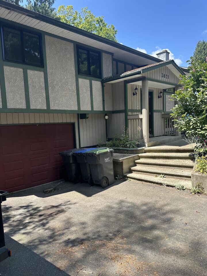 3821 Clematis Crescent — photo 1