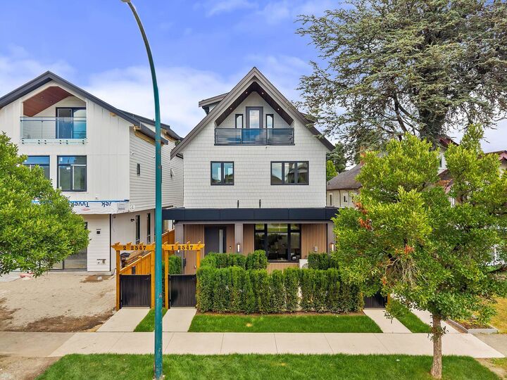 Property Photo: 2547 E 2nd Avenue 1- BC V5M 1C7