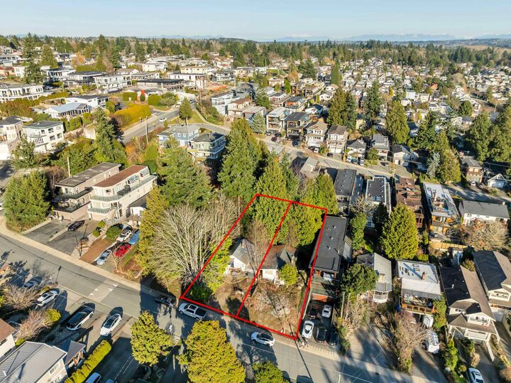 Property Photo: 966 Maple Street BC V4B 4M5