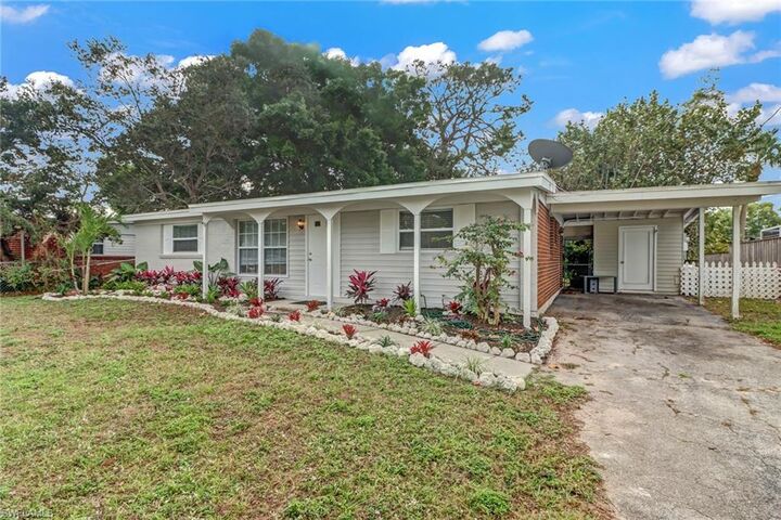 Property Photo: 2140 Harbor Ln FL 34104