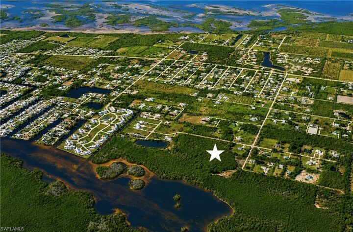Property Photo:  12370 Sherwood Rd  FL 33922 
