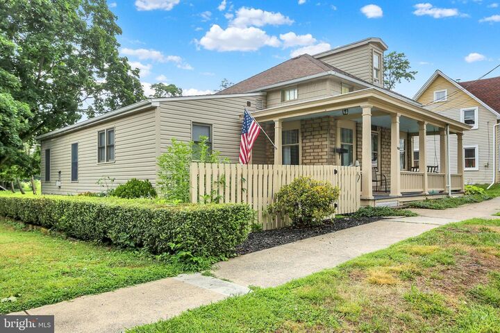 Property Photo:  1008 Franklin Street  PA 17013 