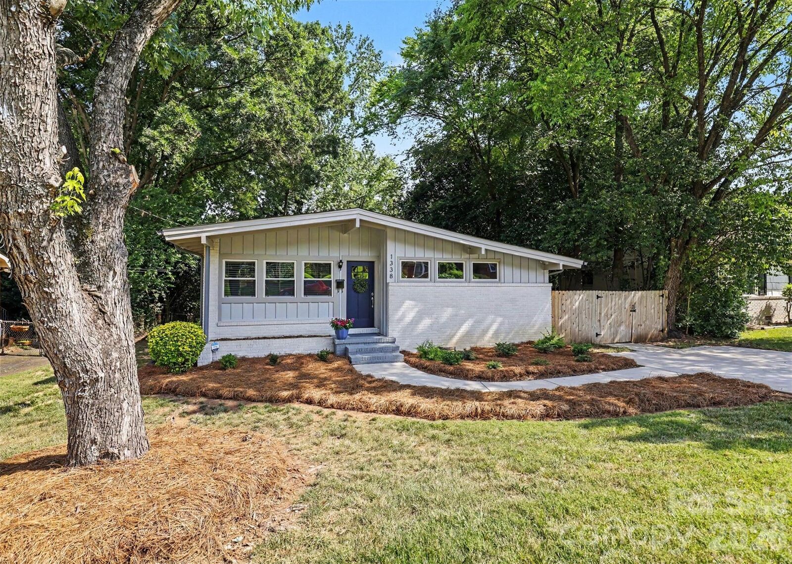 Property Photo:  1338 Edgewater Drive  NC 28210 
