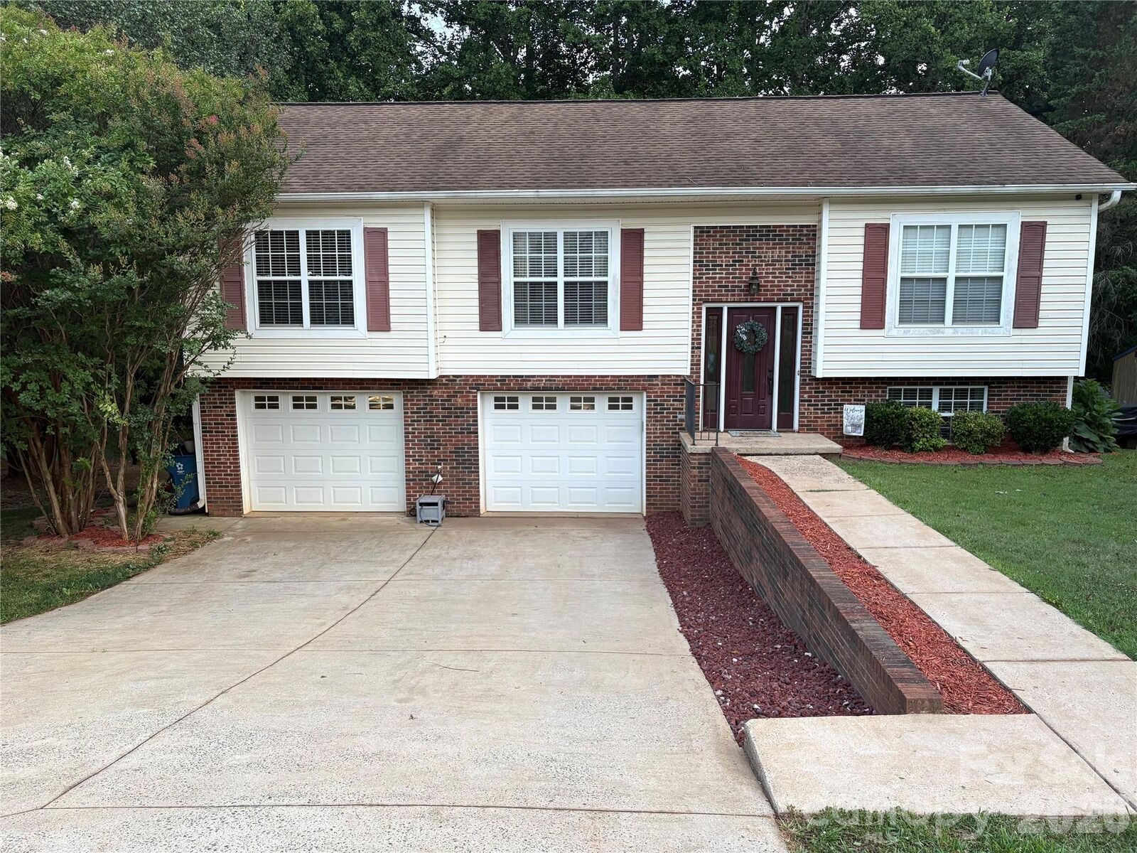 Property Photo: 3105 Kay Street NC 28613