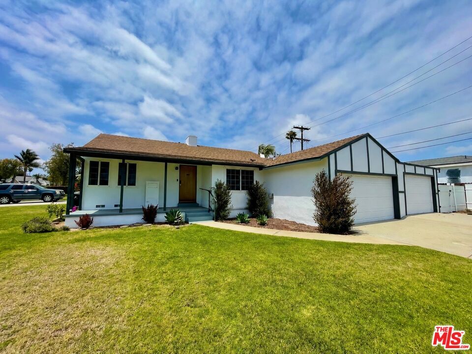 Property Photo:  6031 Will Rogers St  CA 90045 